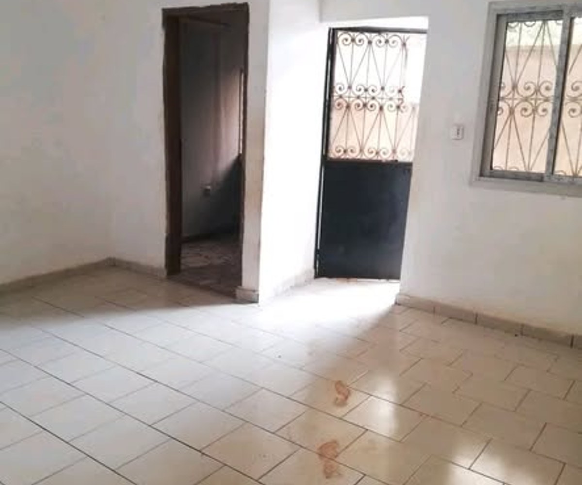 Appartement moderne à louer Awae Escalier