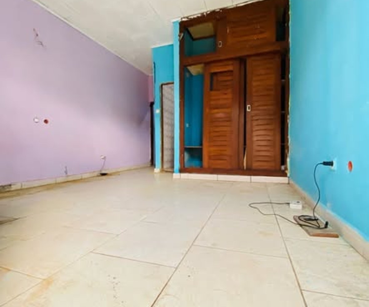 Vaste chambre moderne à Village (entrée Bille Carnaval)