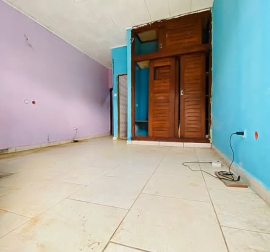 Vaste chambre moderne à Village (entrée Bille Carnaval)