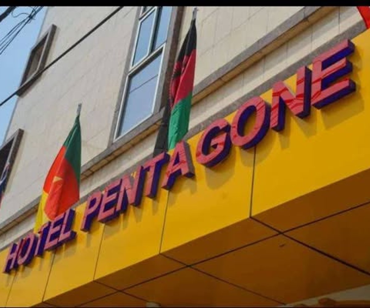 Hôtel le Pentagone - Chambres climatisées et ventilées à Douala