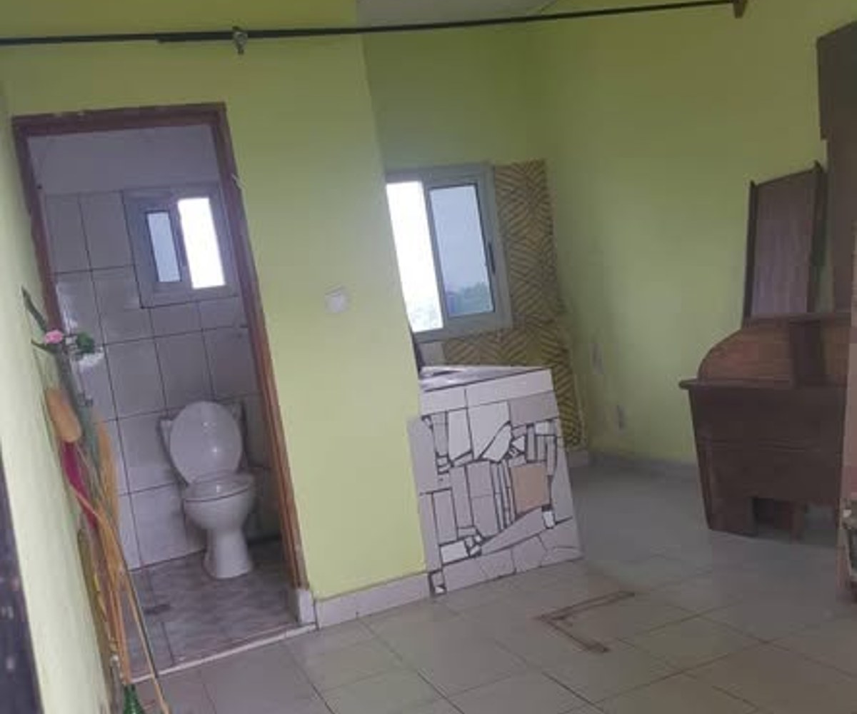 Chambre moderne avec espace cuisine - PK15 Douala