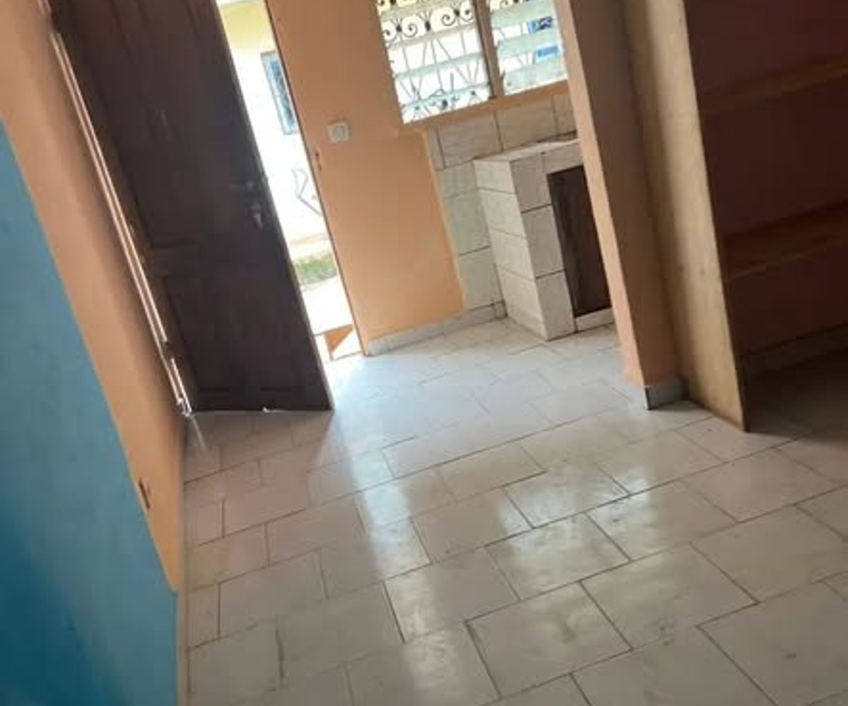 Chambre moderne à Nkoabang (10ᵉ arrêt)