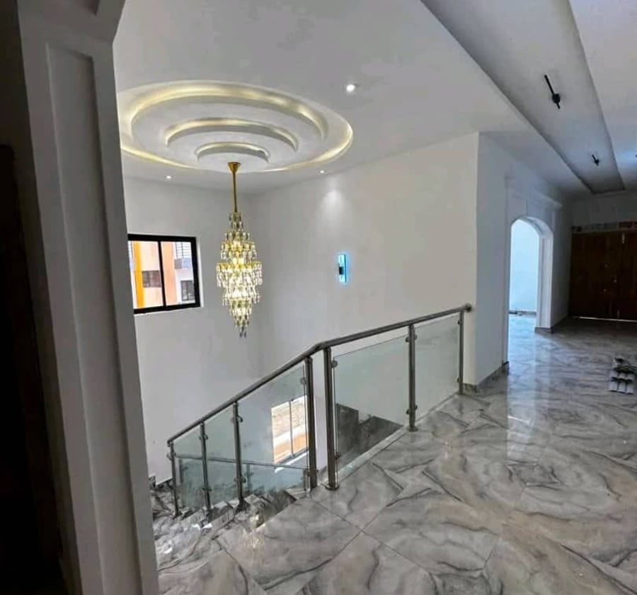 Duplex ultra haut standing avec piscine à Odza