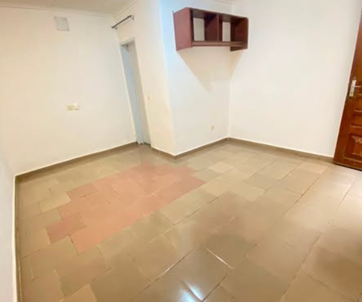 Vaste chambre moderne à louer - Biyemassi