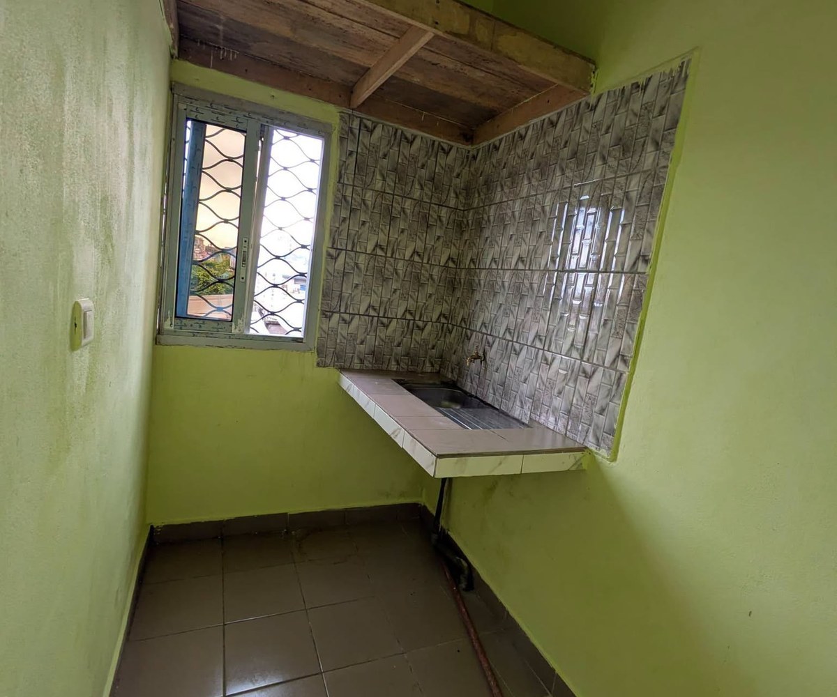 Vaste chambre à louer à Logpom