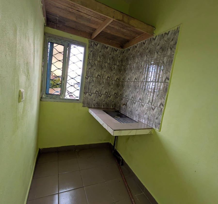 Vaste chambre à louer à Logpom