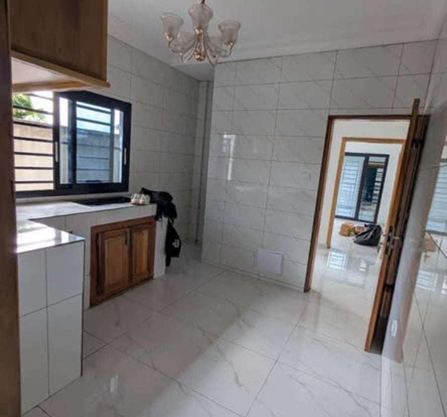 Duplex moderne 4 chambres à Olembé