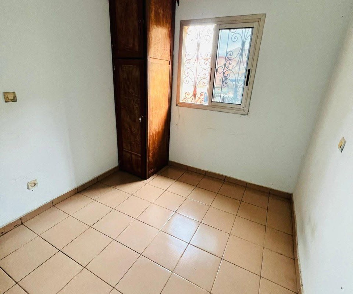 Vaste appartement moderne 2 chambres – Etoudi