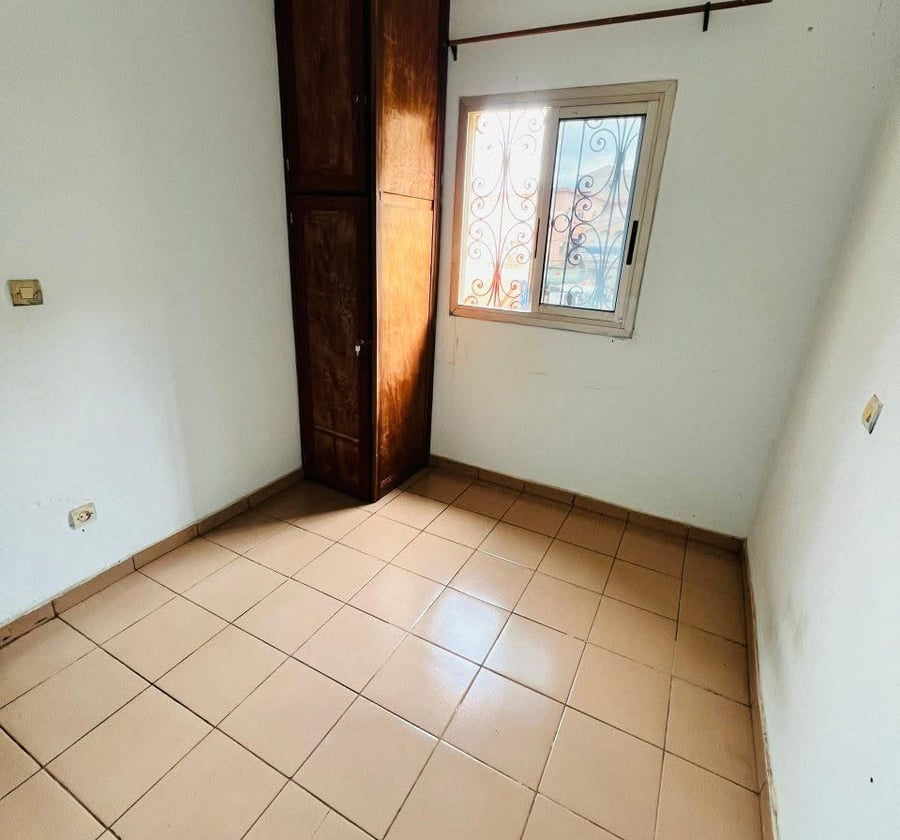 Vaste appartement moderne 2 chambres – Etoudi