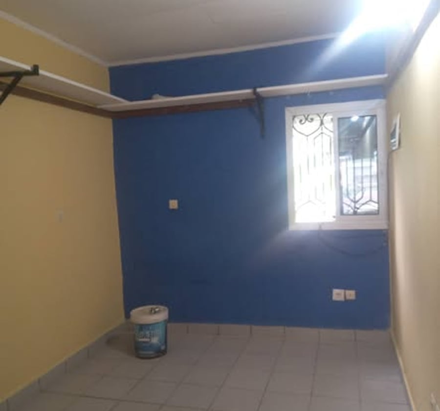 Chambre moderne à louer à Biyem-Assi Jouvence