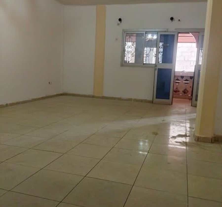 Grand appartement moderne, 3 chambres, 2 douches, climatisé, Nkomo, Yaoundé