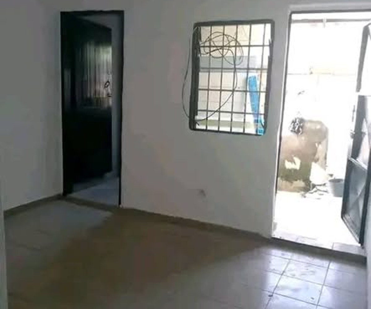 Grand studio à louer - PK13 Douala