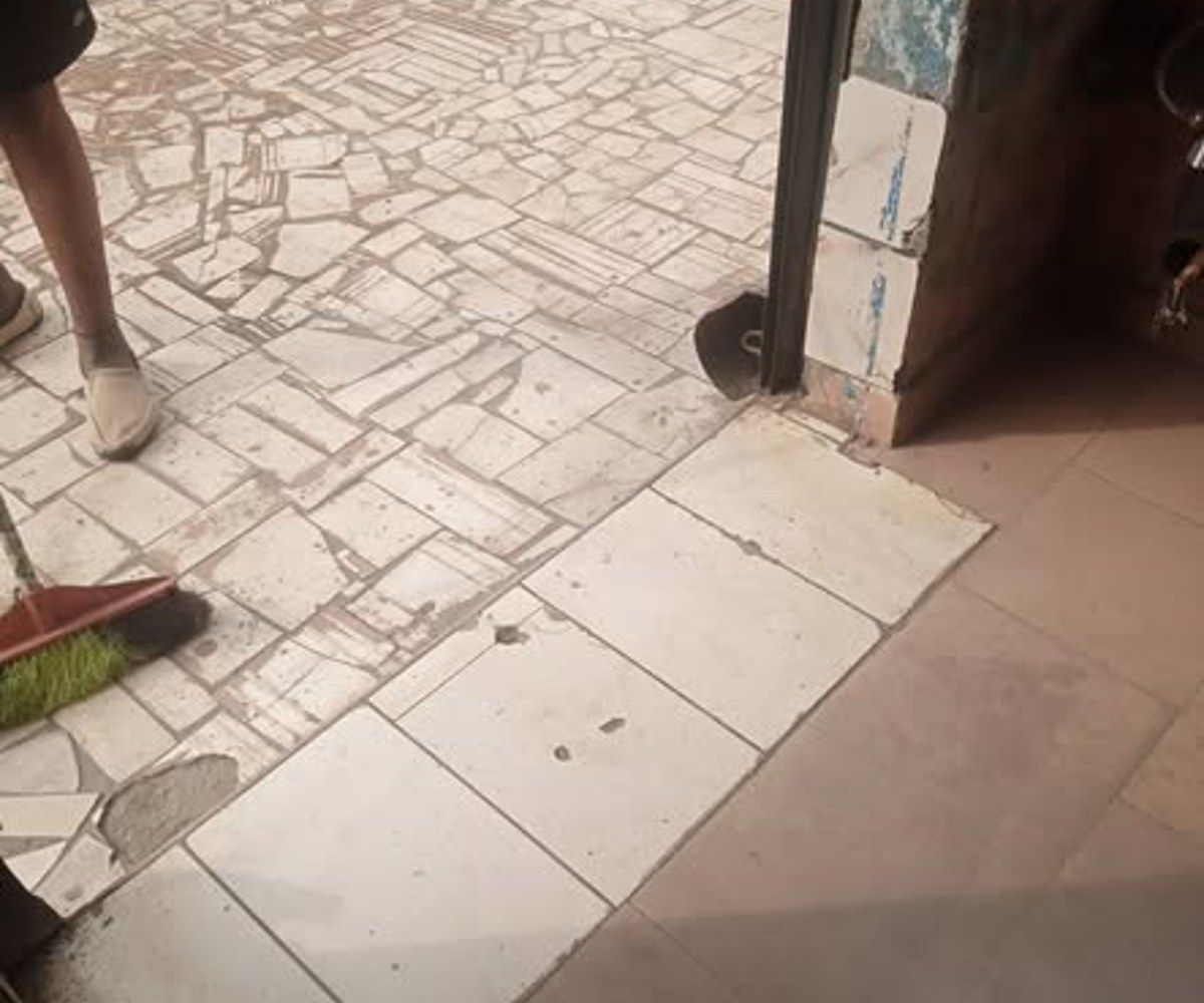Vaste boutique à louer à Bépanda, Douala