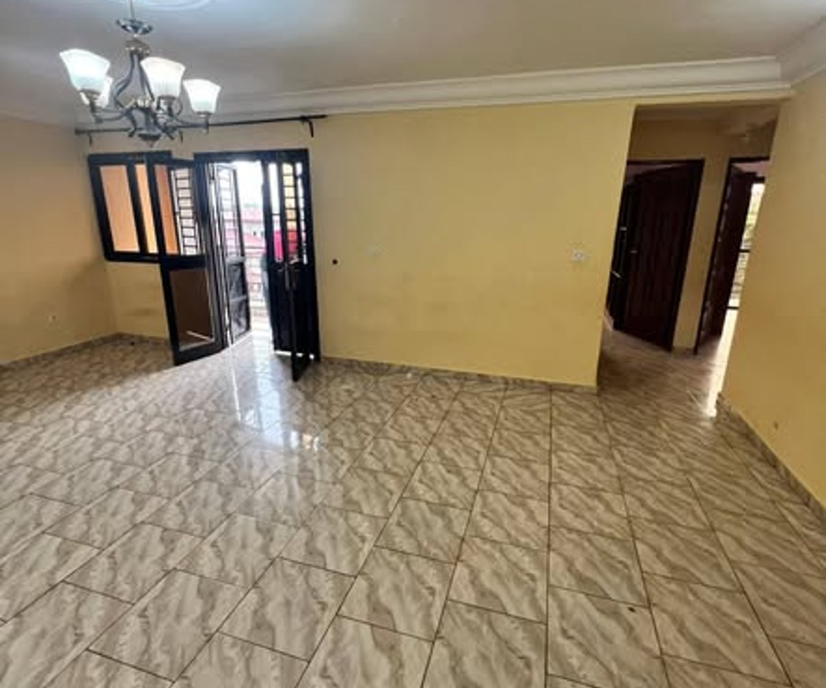 Appartement moderne 3 chambres à louer – Ekoumdoum