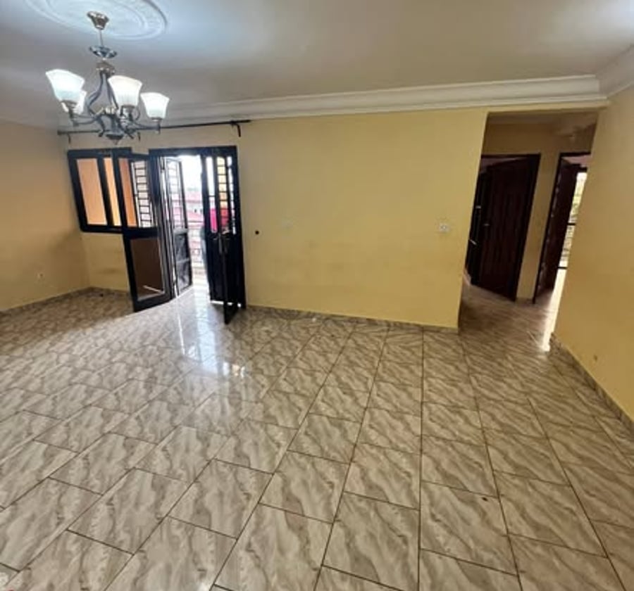Appartement moderne 3 chambres à louer – Ekoumdoum