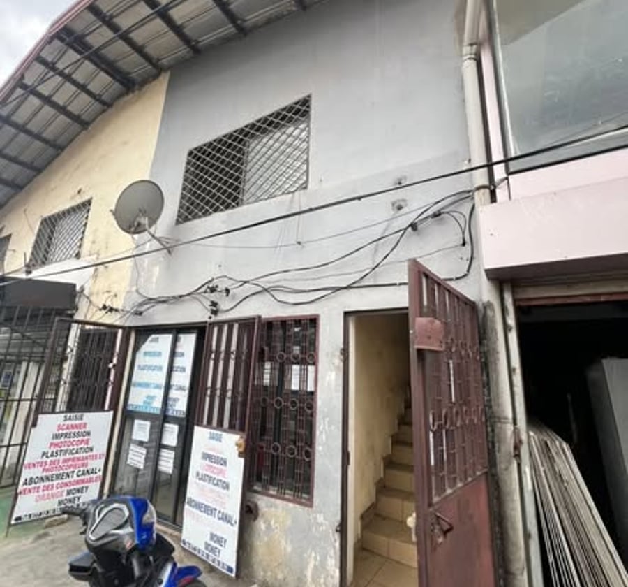 Espace commercial à louer à Deido, Douala