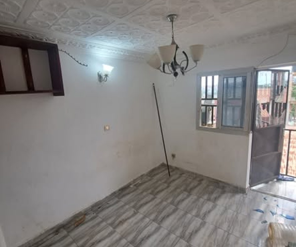 Chambre moderne à louer à Fokou, Nkoabang, Yaoundé