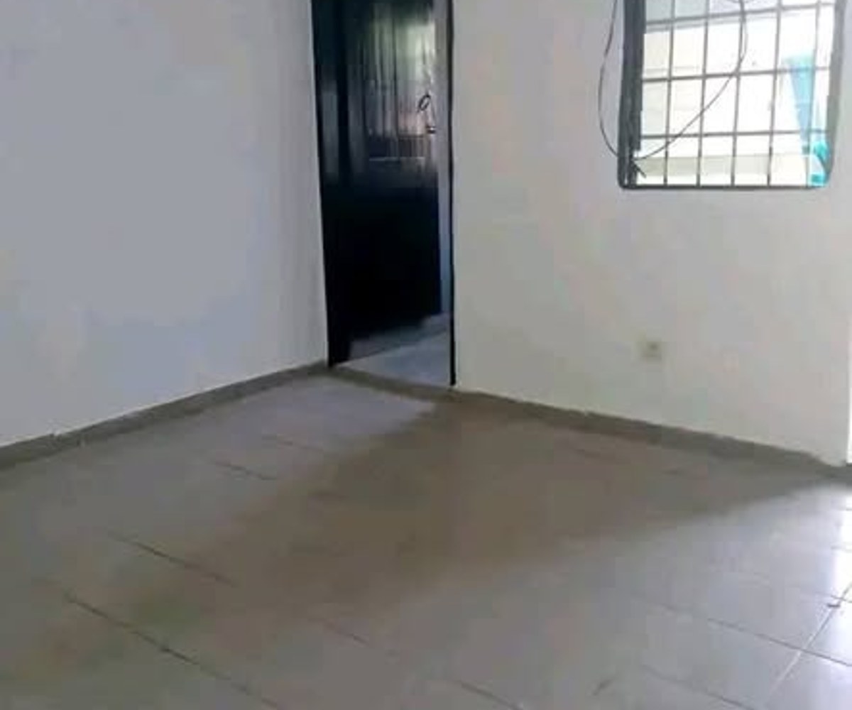 Grand studio à louer - PK13 Douala