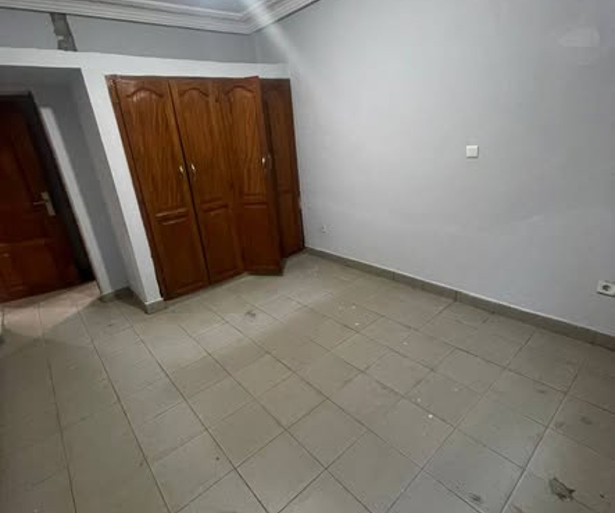 Appartement haut standing à louer à Makepe, Douala - 3 chambres, 4 douches