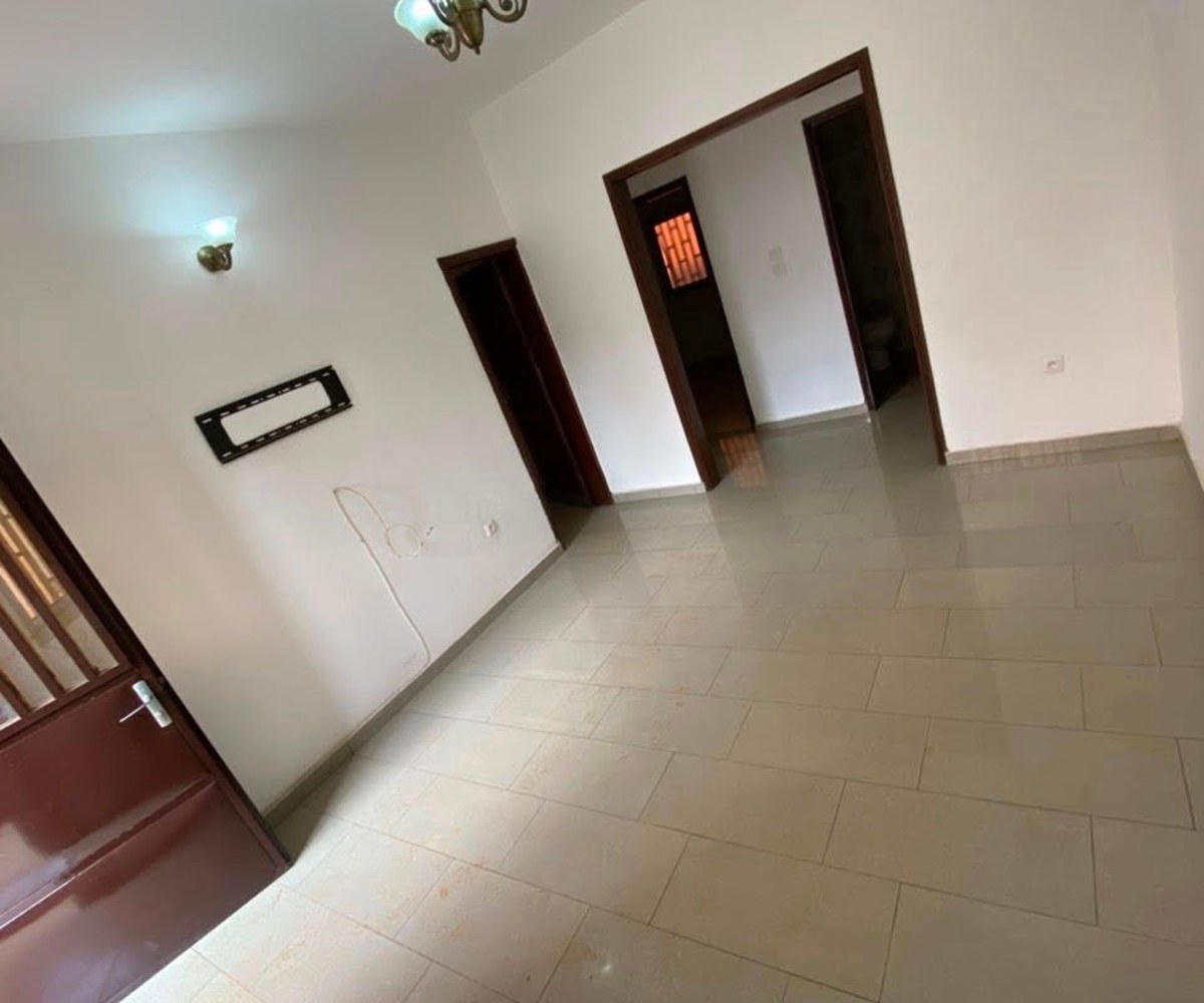 Appartement 2 chambres à louer à Ngousso
