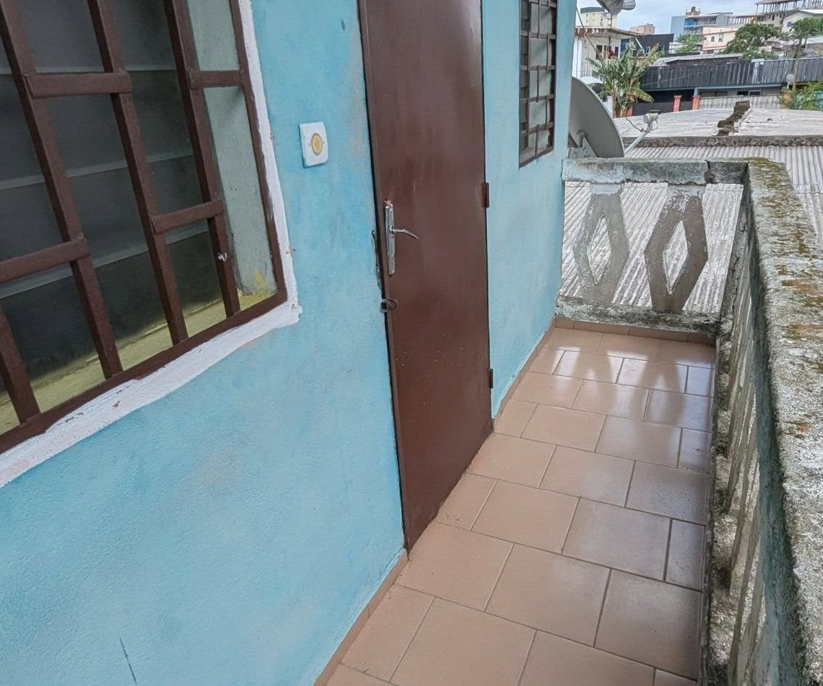 Chambre moderne avec cuisine et balcon - Ndogbong Citadelle