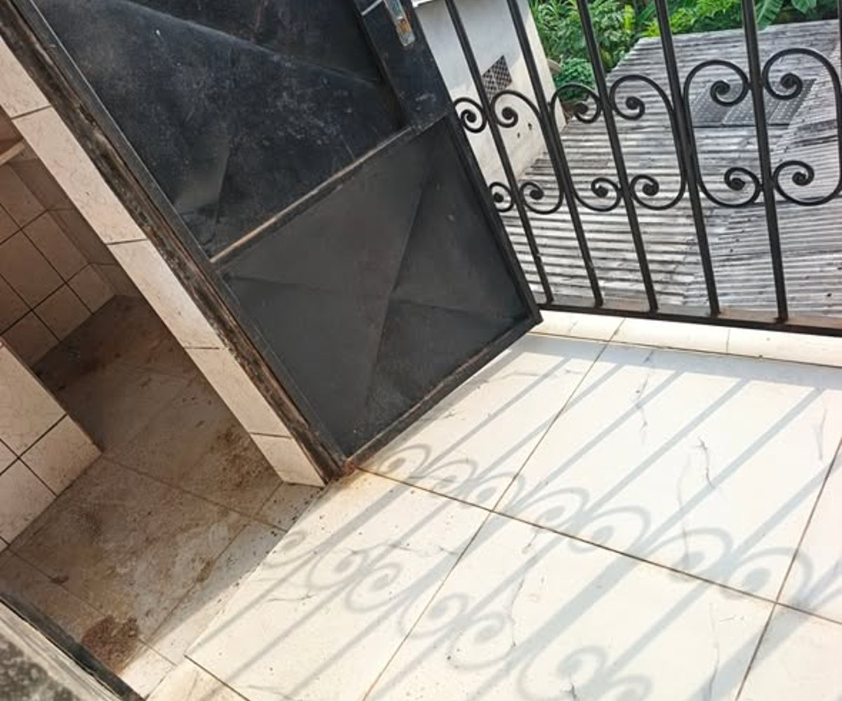 Studio moderne à louer à Logbaba