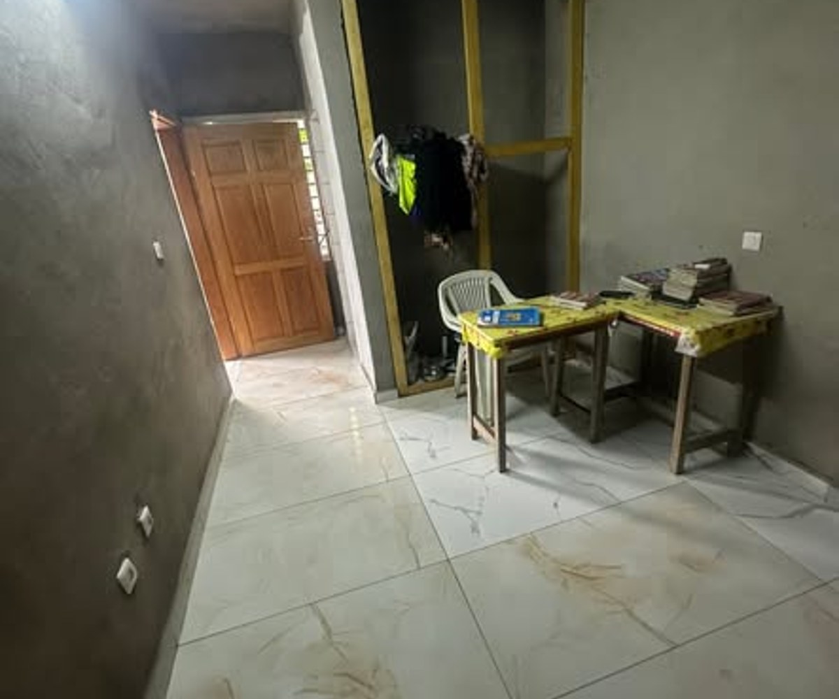 Studio moderne américain à PK 12, Douala