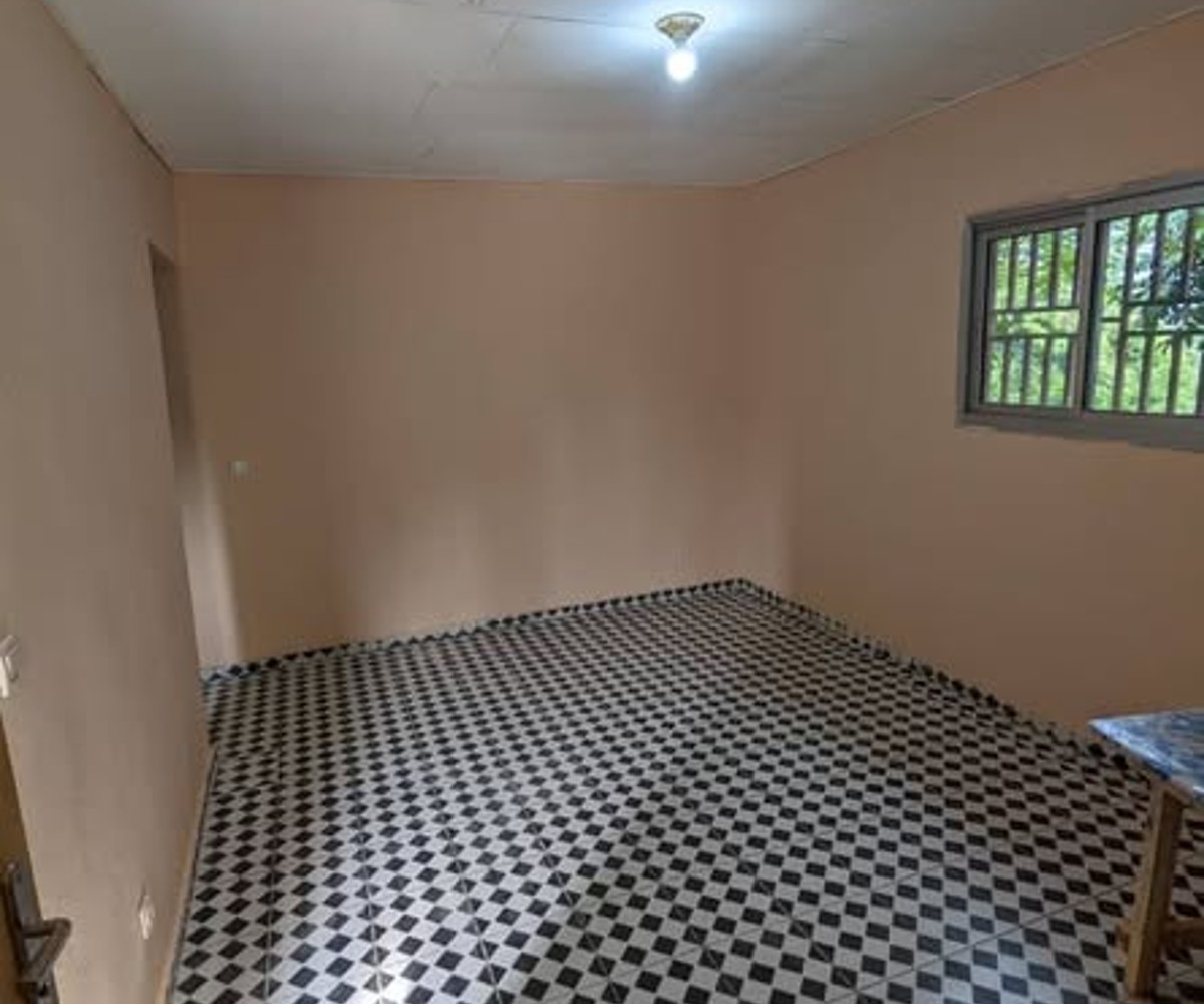 Vaste studio moderne 4 pièces – Nkolfoulou