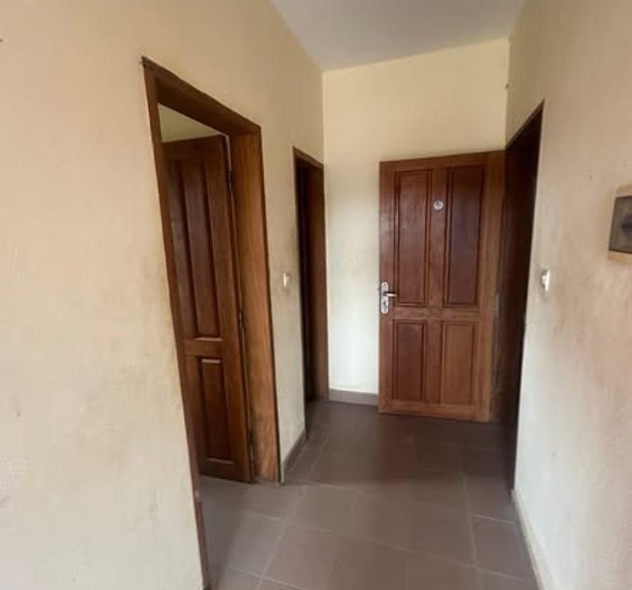 Vaste chambre moderne à PK15, Douala