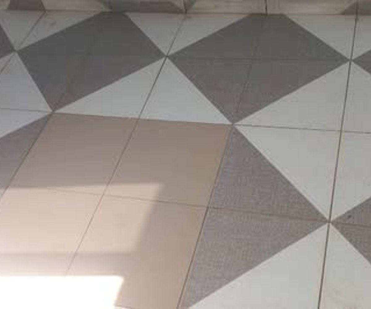 Studio moderne à Nkozoa – Nouvelle construction, parking, dans la barrière