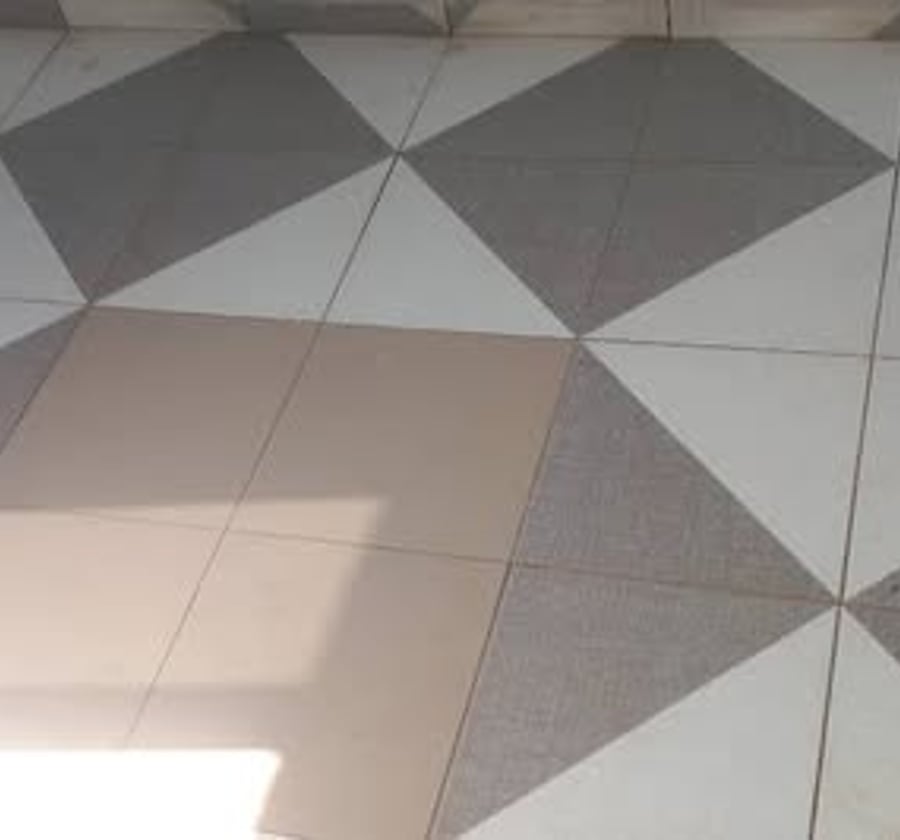 Studio moderne à Nkozoa – Nouvelle construction, parking, dans la barrière