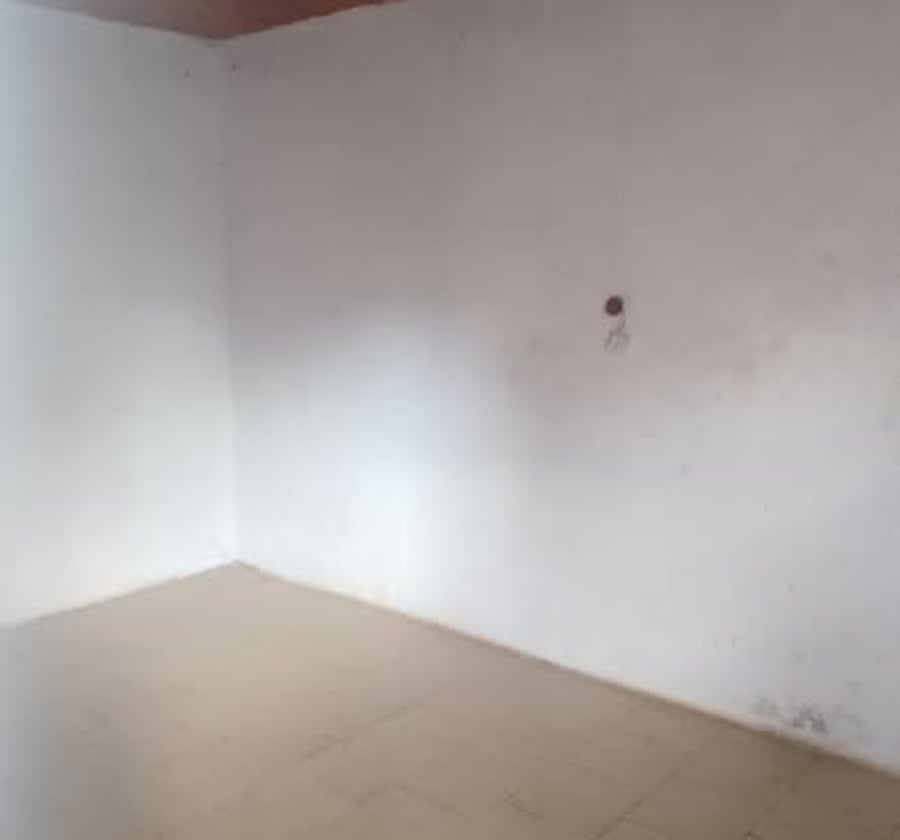 Grande chambre simple à Nkoabang - Petit Stade