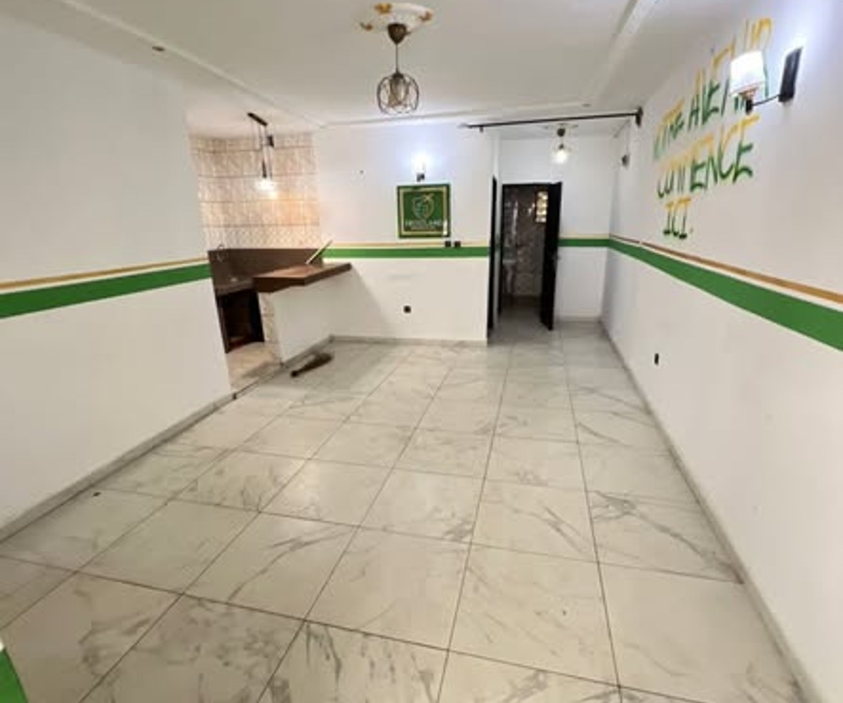 Studio à louer à Logpom, carrefour Bassong