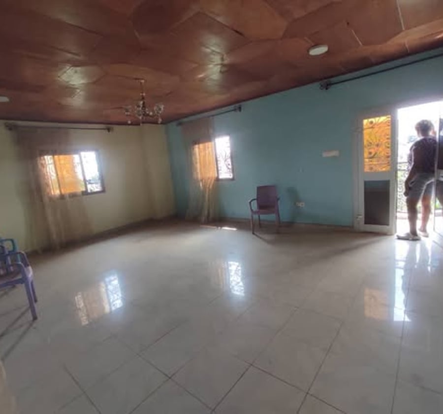 Appartement 2 chambres à Awae Escalier - Yaoundé