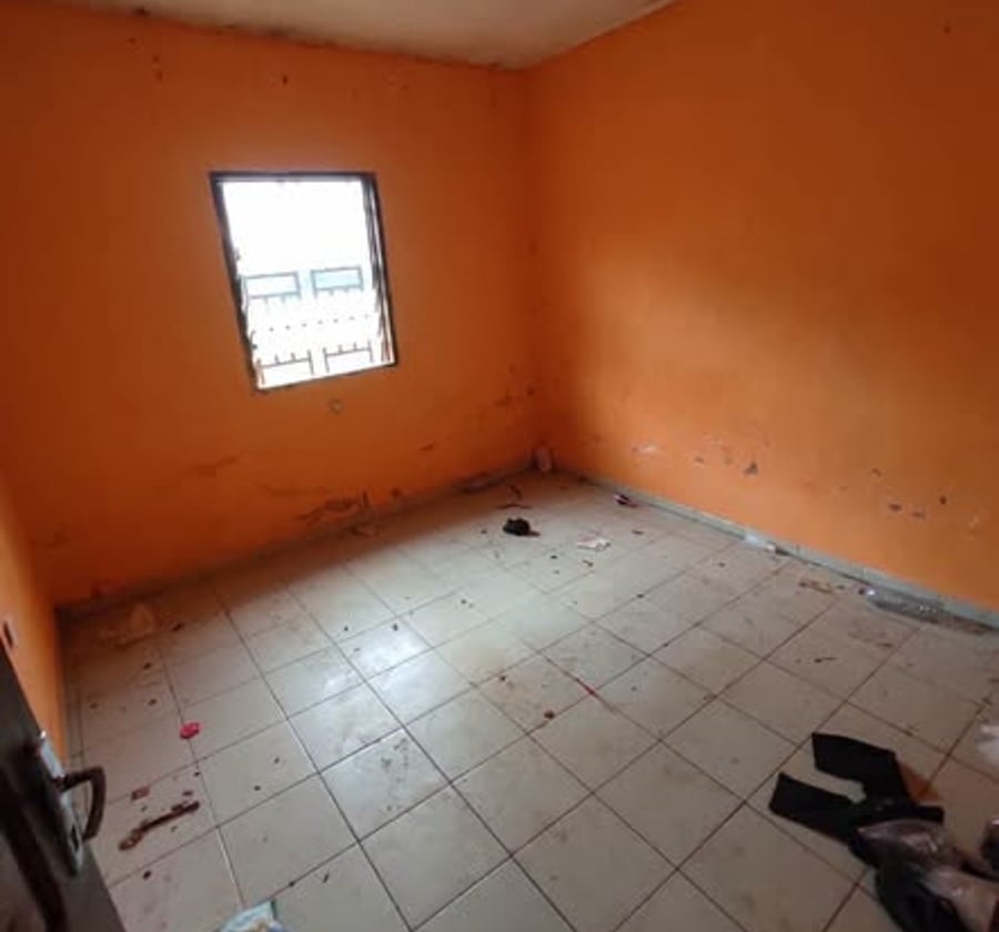 Appartement 2 chambres à louer à Awae Escalier, Yaoundé