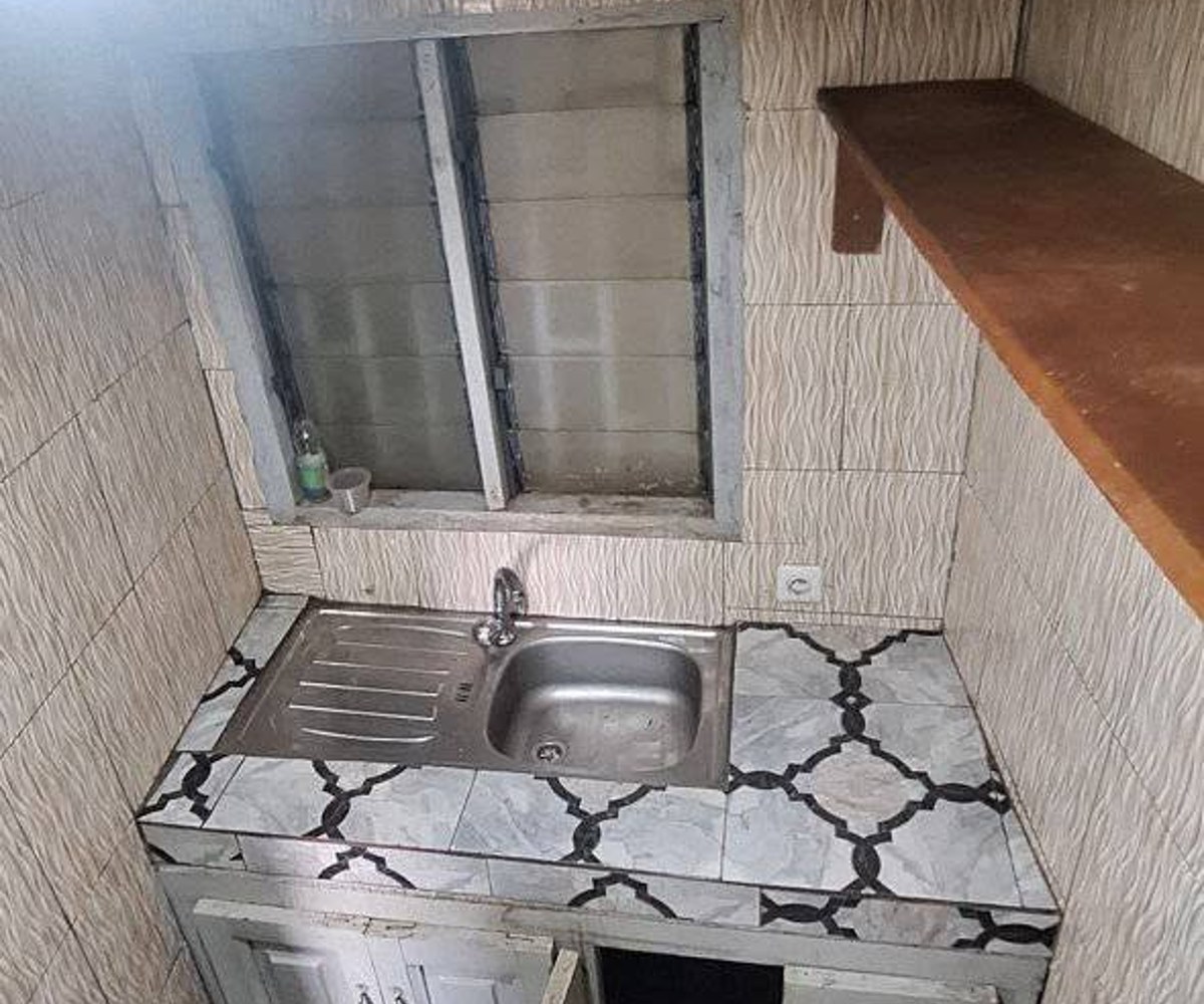 Vaste chambre moderne à louer à Ekie, Yaoundé