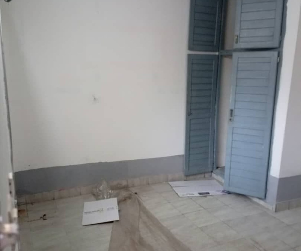 Vaste chambre moderne à louer - Ndogbong, Douala