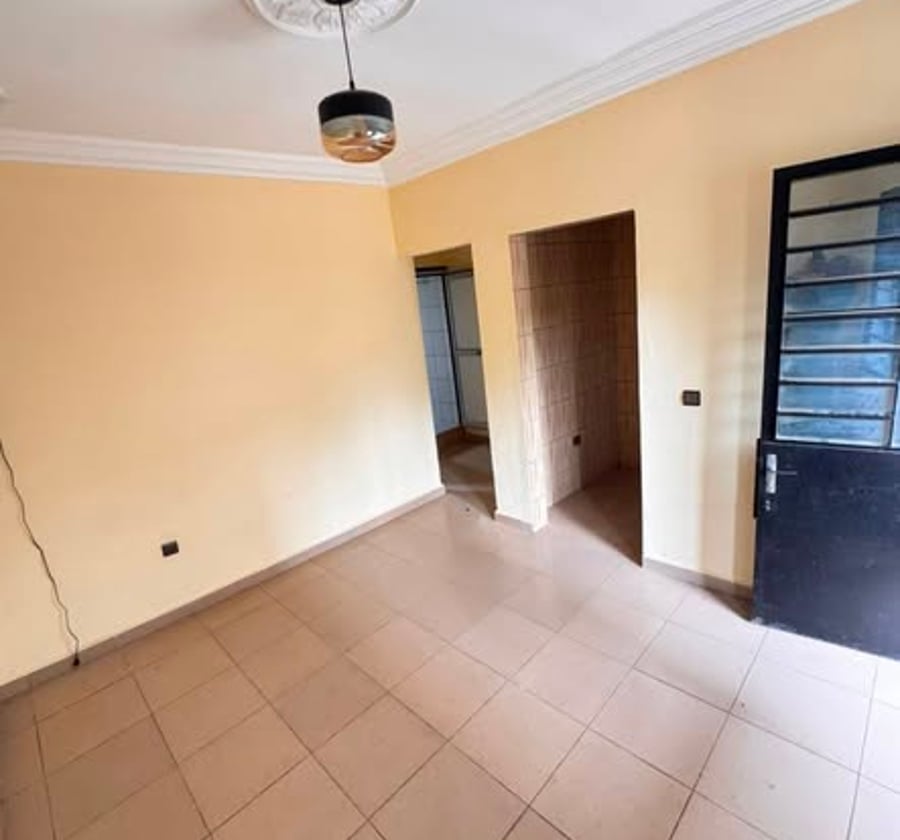 Studio et 4 pièces à PK21 - Douala