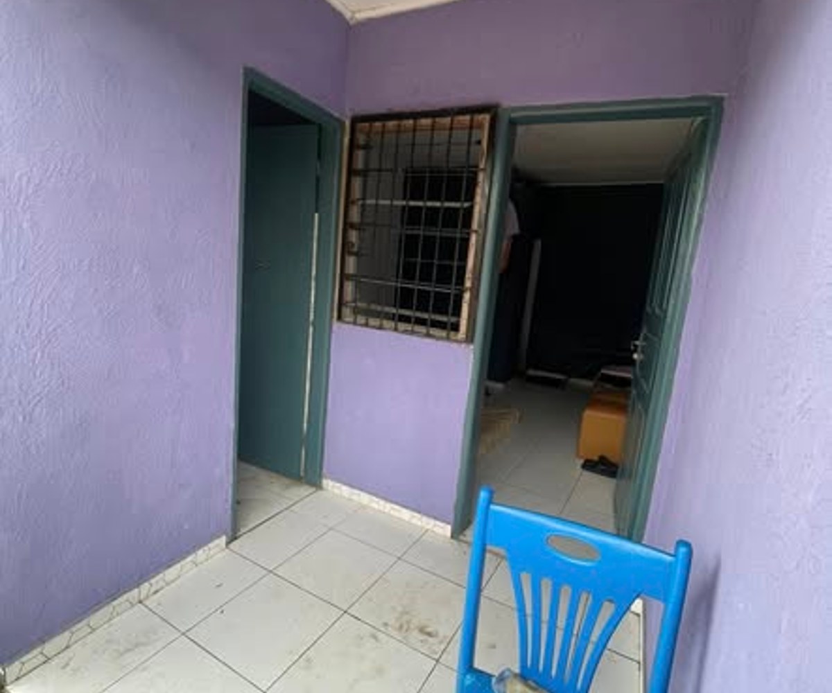 Chambre moderne à Beedi