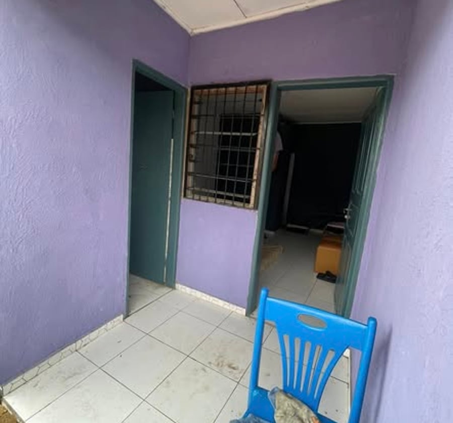 Chambre moderne à Beedi