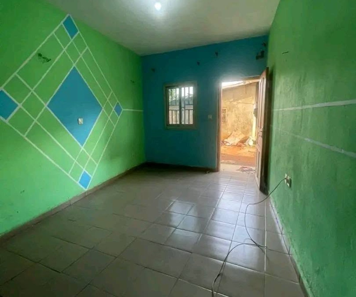 Chambre moderne à louer à Biyemassi TKC