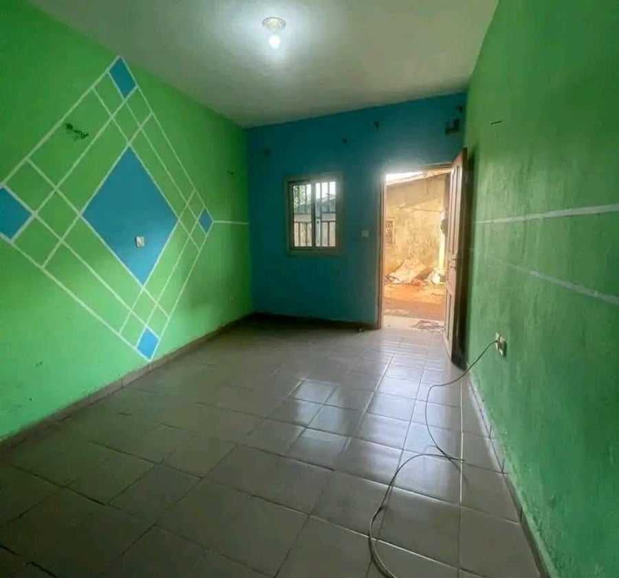Chambre moderne à louer à Biyemassi TKC