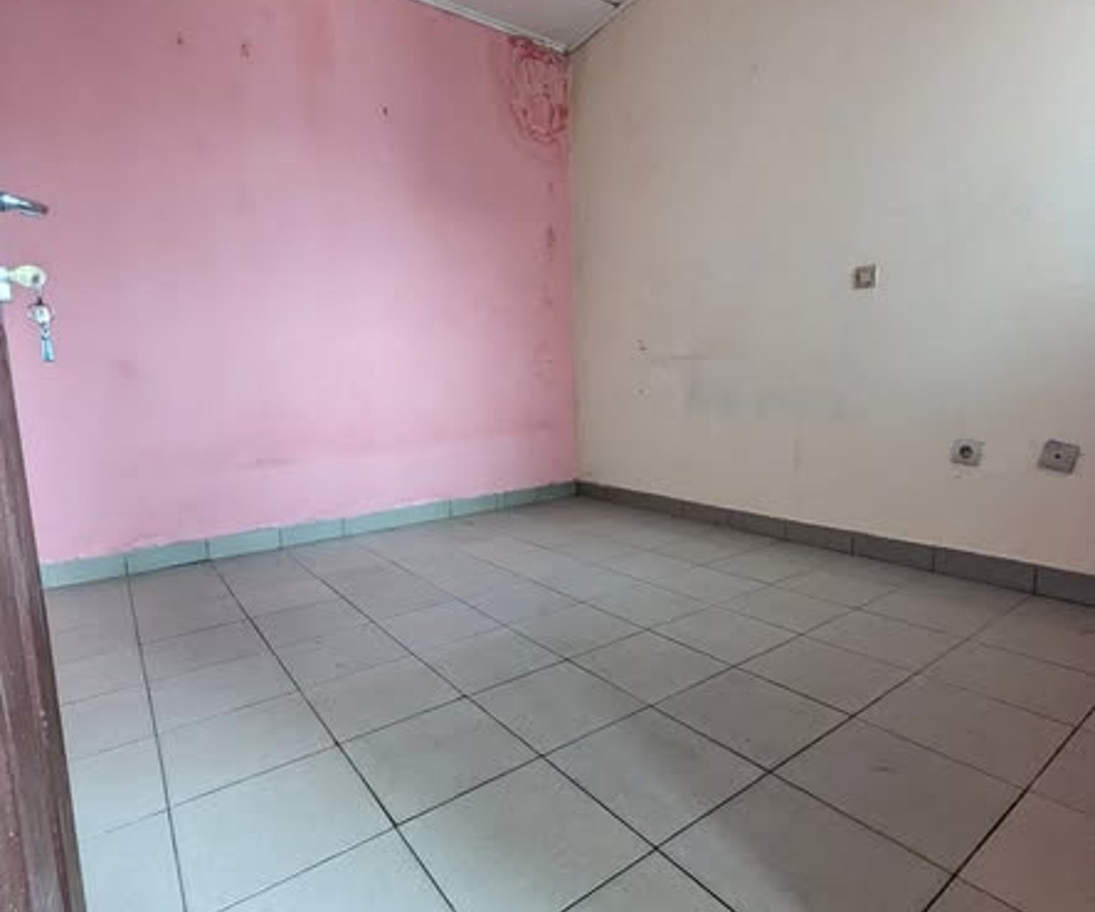 Vaste chambre moderne avec balcon – Ange Raphaël, Douala
