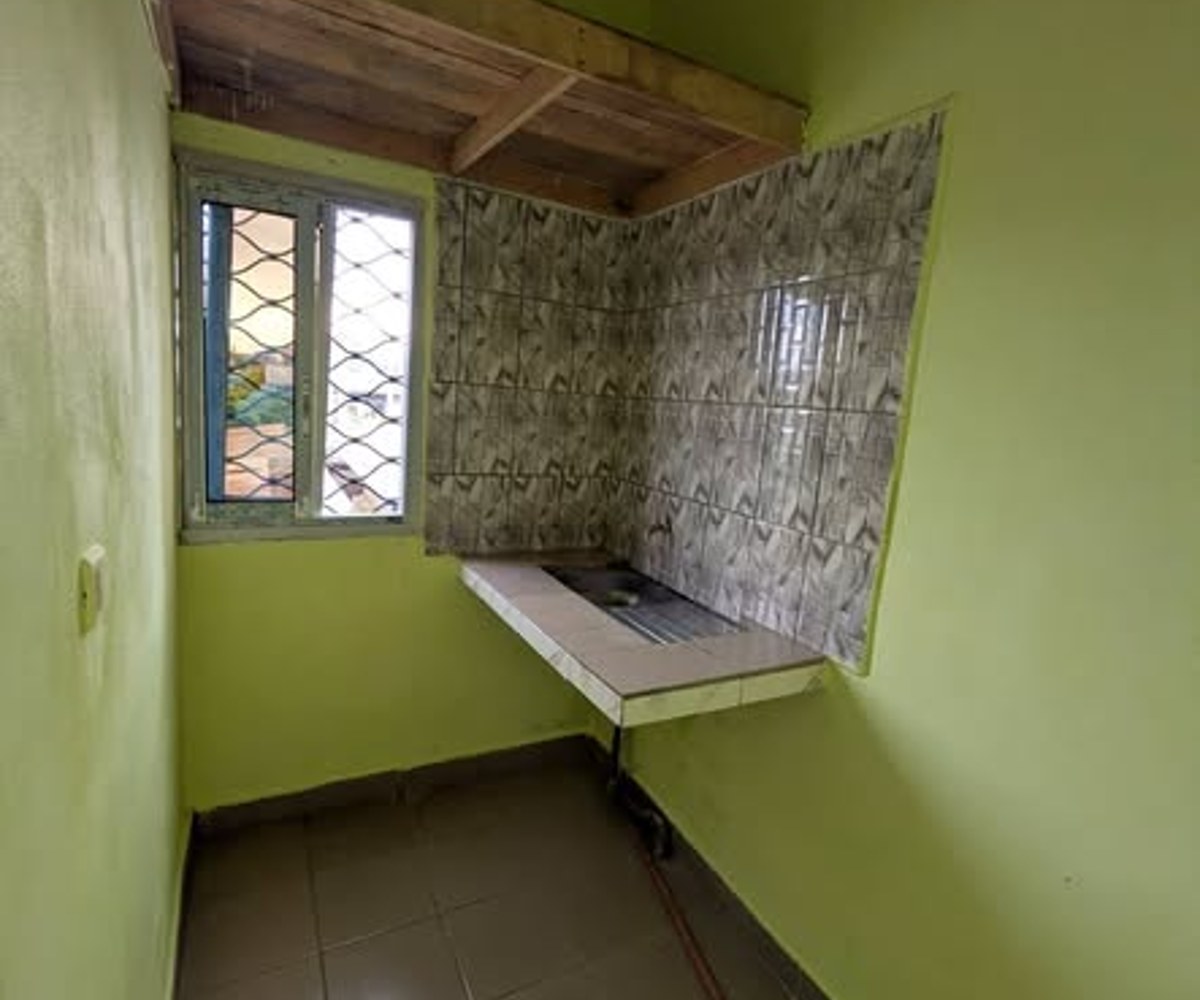 Vaste chambre à louer à Logpom