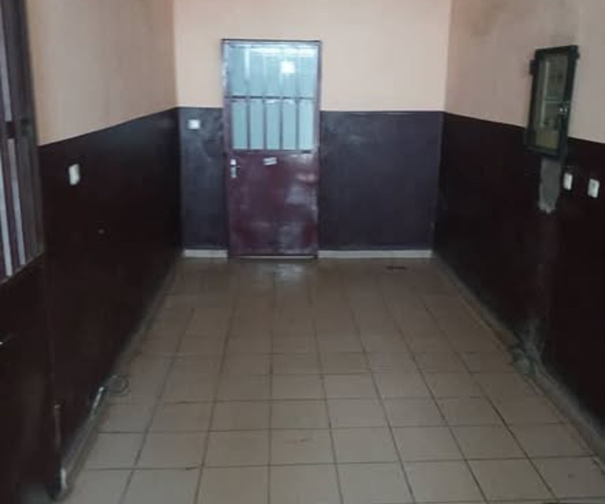 Studio moderne à louer à Beedi, Douala