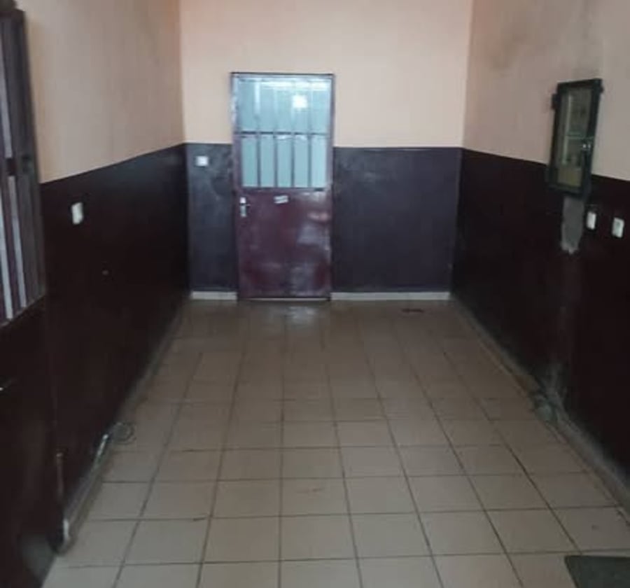Studio moderne à louer à Beedi, Douala