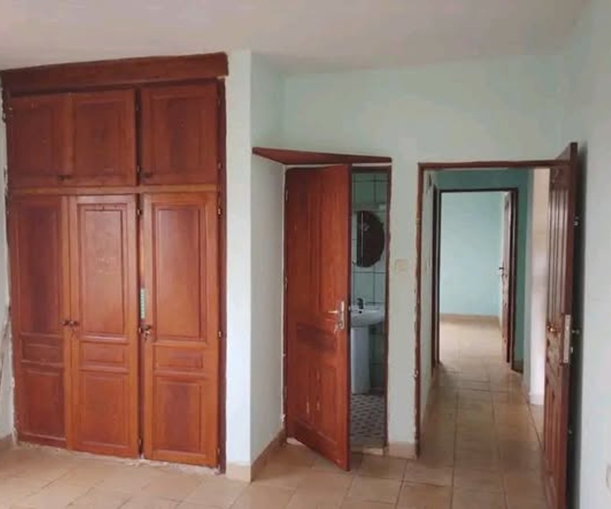 Appartement moderne 3 chambres à Essomba