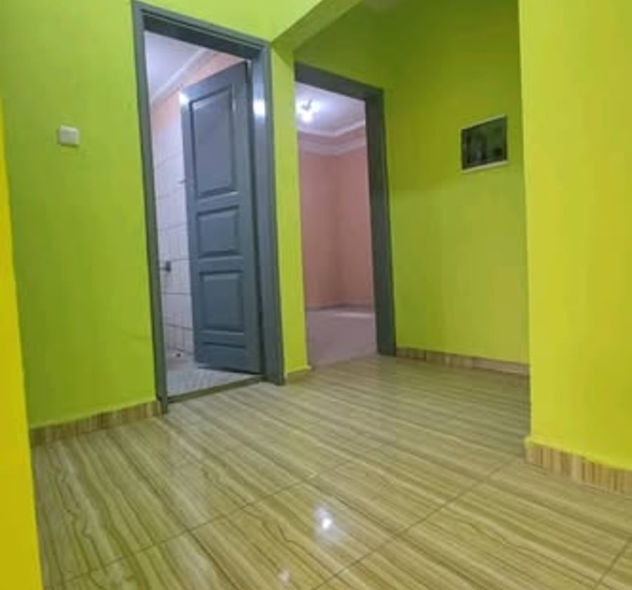 Grand appartement moderne à louer à Logbaba Chapelle