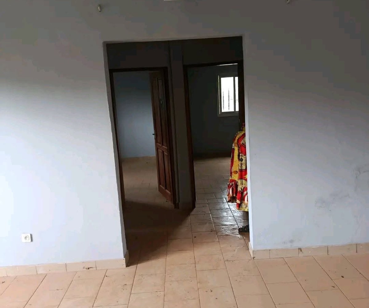 Appartement moderne à louer à Olembe - 70 000 XAF/mois
