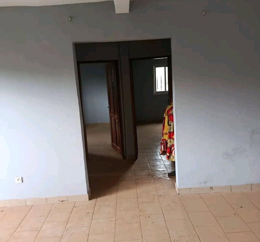 Appartement moderne à louer à Olembe - 70 000 XAF/mois